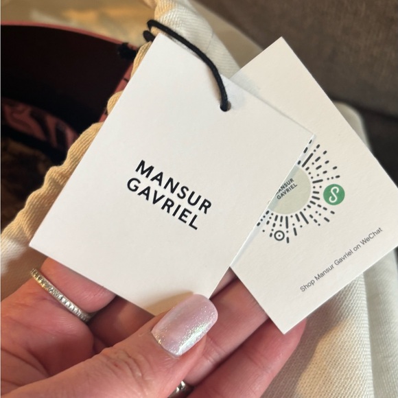 Authentic MANSUR GAVRIEL Leather Patterned Tote with large zip top wristlet - Picture 15 of 16